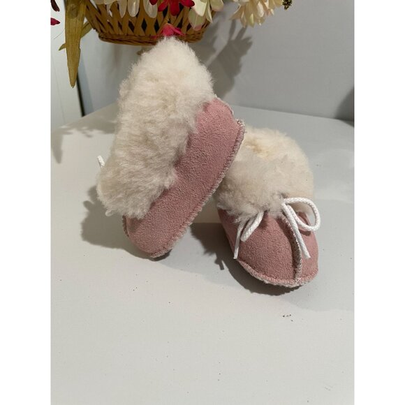 Minnetonka Baby Moccasin Booties Size 1 Pink & White Leather & Wool - Picture 2 of 9